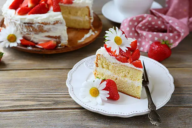 Vanilla Strawberry Cake