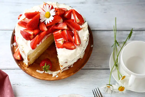 Vanilla Strawberry Cake