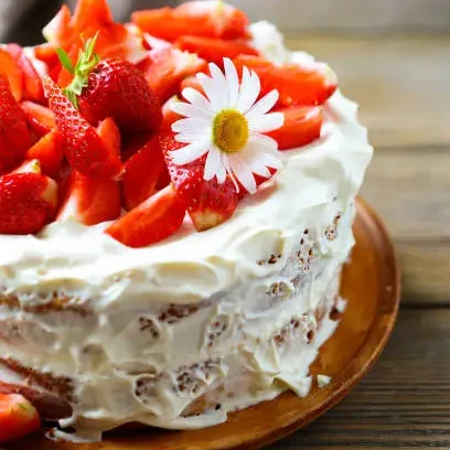 Vanilla Strawberry Cake