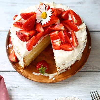 Vanilla Strawberry Cake