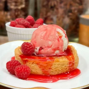 Butter Cakes with Raspberry Sauce